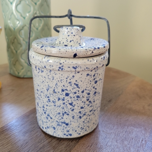 Vintage Blue and White Speckled Pottery Lidded Mini Crock Container - Picture 3 of 10